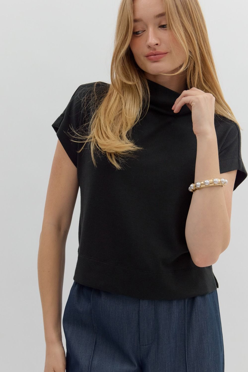 Solid knit mock neck pullover top
